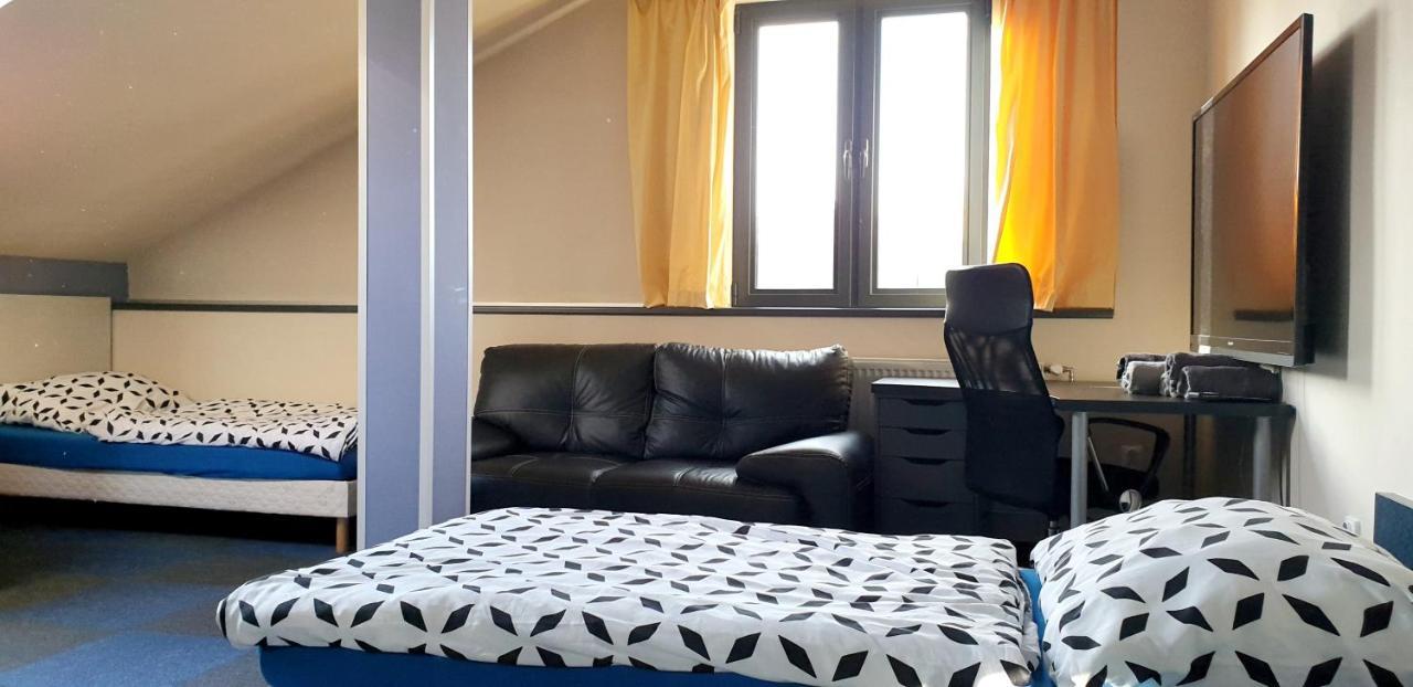 2 Bedrooms House With Enclosed Garden And Wifi At Slezska Острава Экстерьер фото