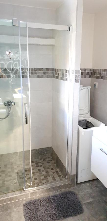 2 Bedrooms House With Enclosed Garden And Wifi At Slezska Острава Экстерьер фото